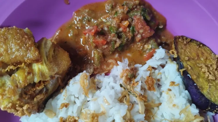 Penjelasan Ilmiah Mengapa Seseorang Gemar Makanan Pedas