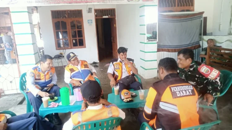 Sinergitas  Babinsa dan Dishub Perkuat Koordinasi di Lapangan