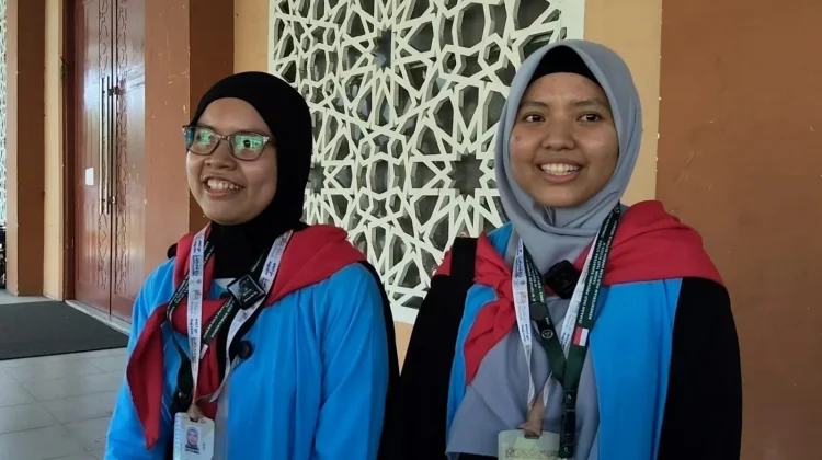 Berangkat Berdua, Kakak Beradik Ini Lanjutkan Niat Haji Orang Tua yang Wafat