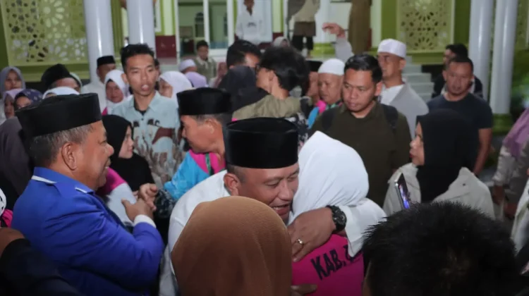 Wakil Bupati Berangkatkan 17 Orang Jemaah Calon Haji Kabupaten Dairi