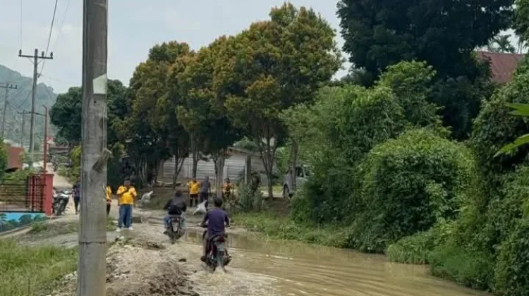 Bupati Dairi Tinjau Jalan Rusak di Parimbalang, Perbaikan Segera Direalisasikan