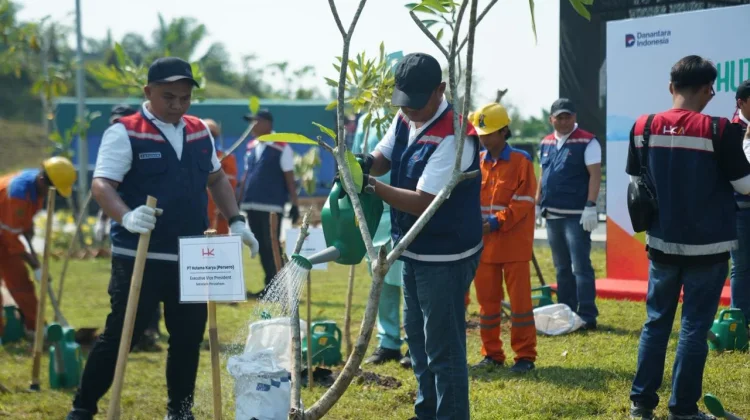 Peringati Hari Bumi 2026, Hutama Karya Tanam 17.000 Pohon di Tol Trans Sumatra