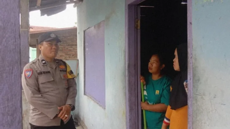 Sambangi Warga, Bhabinkamtibmas Ajak Orang Tua Awasi Anak