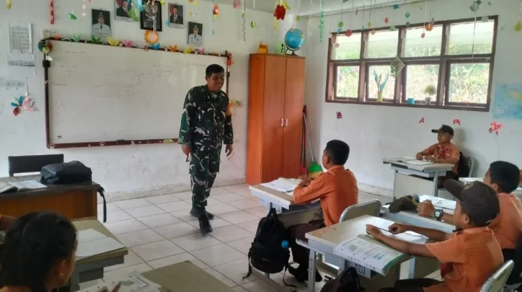 Stop Aksi Bullying, Babinsa Koramil 07/Salak Berikan Wasbang kepada Murid SDN 03041