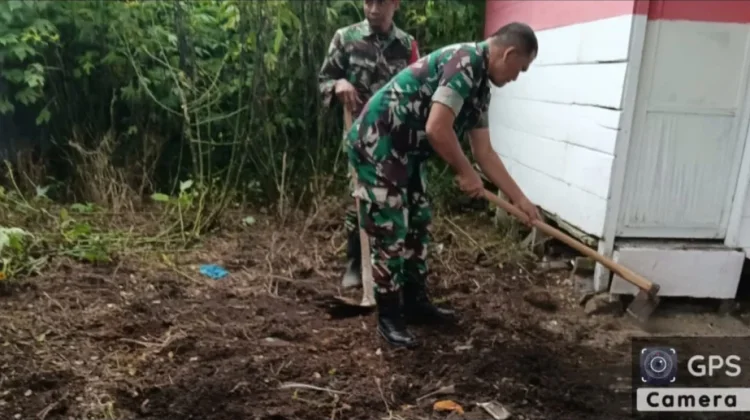 Danramil 02/Sidikalang Pimpin Bersih-Bersih Kampung Pancasila