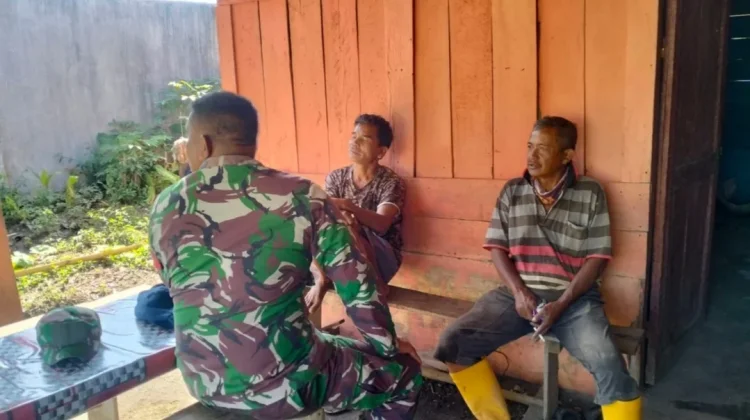 Babinsa Dekatkan Diri dengan Warga Cikaok Pakpak Bharat