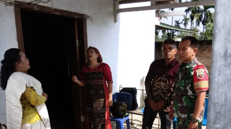 Babinsa Koramil 04/Tigalingga Mengikuti Kebaktian di GBI Kedeberek