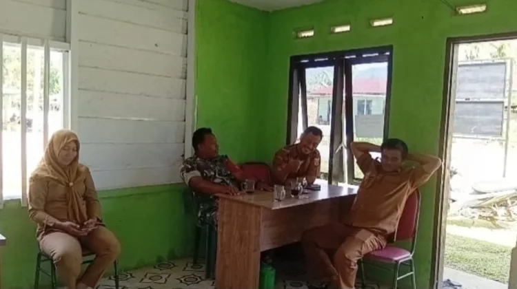 Babinsa Serma Tumpal Padang dan Kades, Perkuat Kolaborasi Bangun Desa