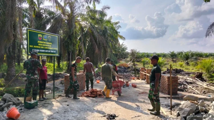 Koramil Marbau Bangun Jembatan Aramco, Kini Siap Digunakan