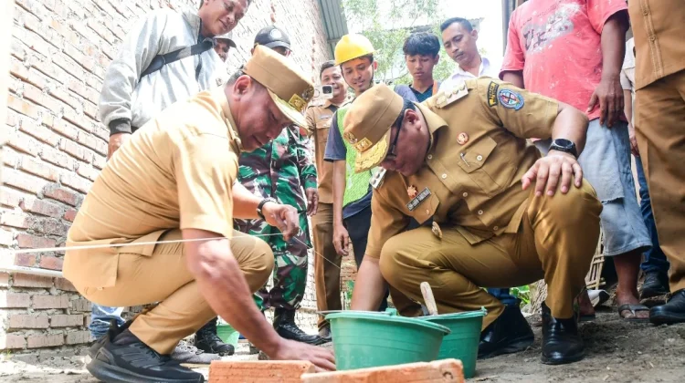 Bupati Deli Serdang Letakkan Batu Pertama Renovasi RTLH