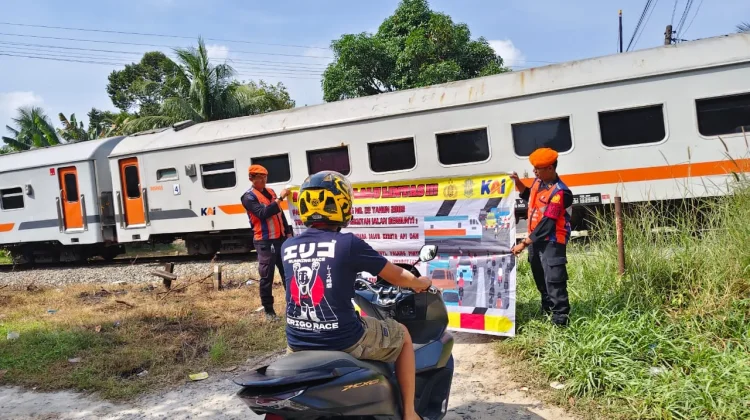 KAI Sumut Amankan Perjalanan Kereta, Tertibkan 25 Titik Perlintasan Sebidang