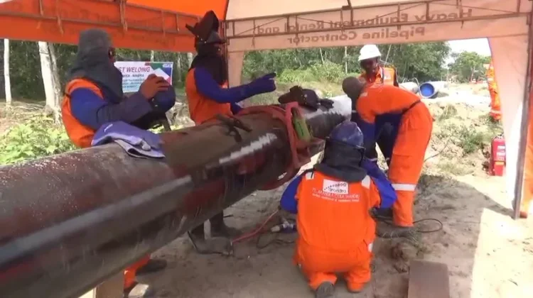 Pengelasan Perdana Proyek Pipa Transmisi Gas Dumai - Sei Mangkei Segmen Satu
