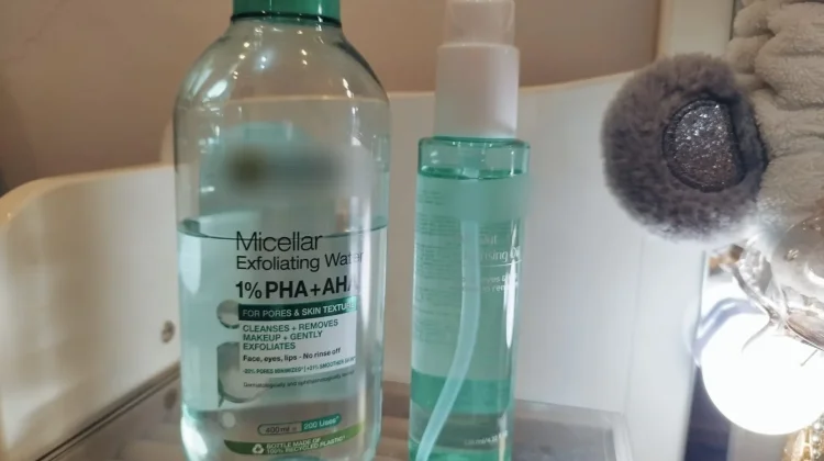 Mana yang Lebih Efektif Bersihkan Wajah? Micellar Water atau Cleansing Oil