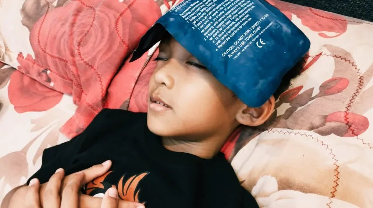 Anak Mendadak Demam Tinggi? Jangan Panik, Lakukan C-E-K sebelum Pilih Obat