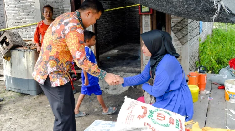 Wabup Sergai Tinjau Korban Kebakaran di Tanjung Beringin