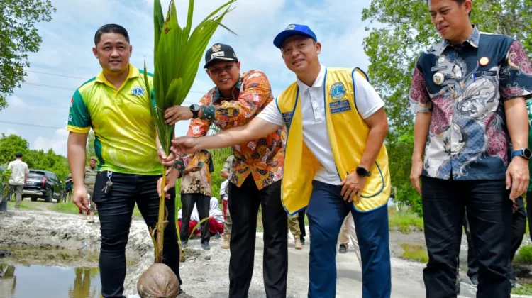 Pemkab Sergai Tanam Pohon di Pantai Merdeka