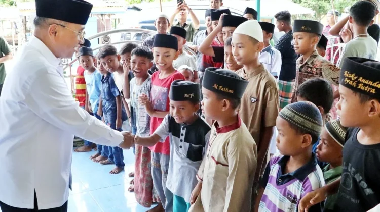 Bupati Simalungun Salat Jumat Bersama Warga