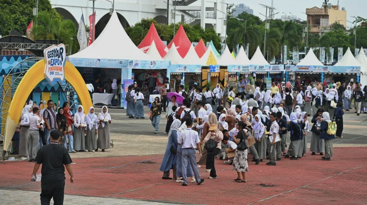 Hari Kedua Gebyar Pendidikan Sumut 2026 Membludak, UMKM Diserbu Ribuan Pengunjung