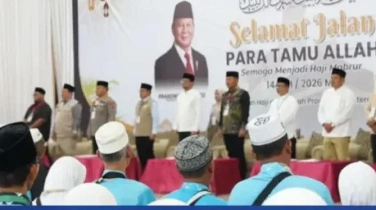 Lepas Jamaah Haji ke Tanah Suci Bupati Labusel: Jaga Kekompakan dan Kesehatan