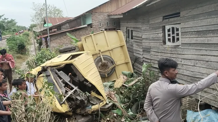 Dump Truk Tertabrak Kereta Api di Jalan Lingkar Utara, Sopir Meninggal Dunia
