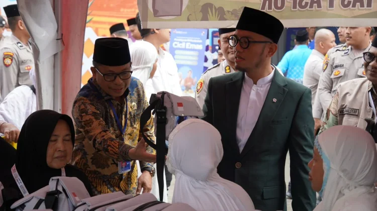 Wamenhaj Soroti Kesehatan Jemaah Haji dan Layanan Perbaikan Tas