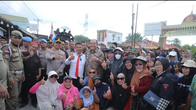 Bupati Asahan Temui Warga Unjuk Rasa