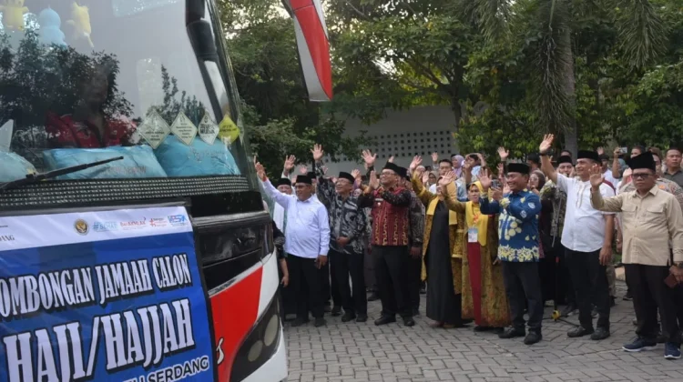 Pemkab Deli Serdang Lepas Jemaah menuju Asrama Haji Medan