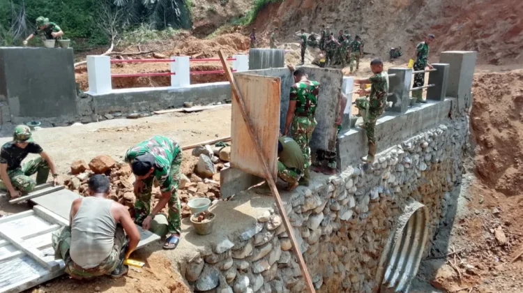 Kodim 0211/TT dan Yon TP 908/GD Tuntaskan Pembangunan Jembatan Aramco di Desa Sait Ka