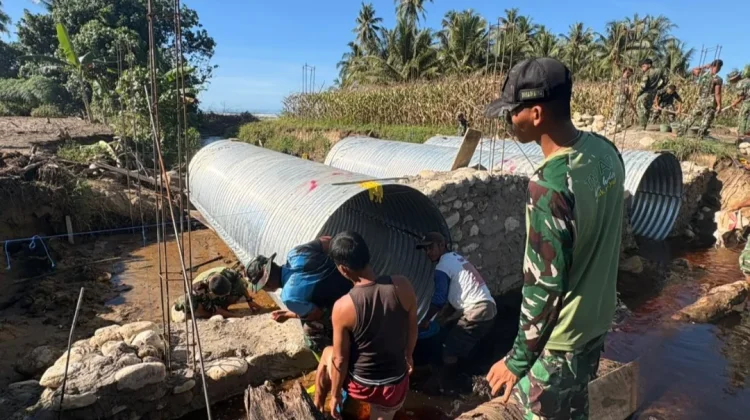 Karya Bakti Skala Besar TNI Buka Akses Warga Desa Balale Tobaa
