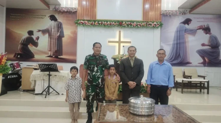Babinsa Koramil 03/Parongil Hadiri Ibadah Minggu, Perkuat Toleransi dan Kebersama