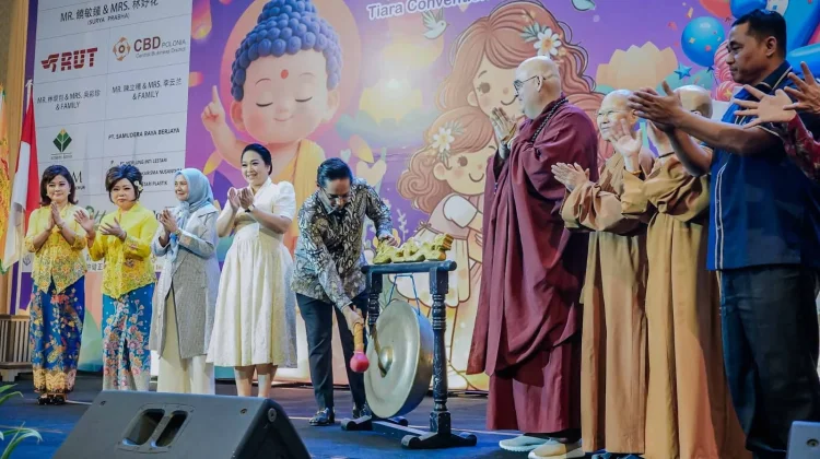 Perayaan Waisak 2570 BE, Rico Tegaskan Komitmen Kehidupan Harmonis di Medan