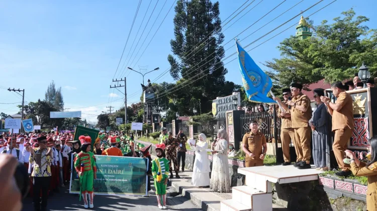 Bupati dan Wakil Bupati Dairi Lepas Kontingen Pawai Ta'aruf MTQ ke-51