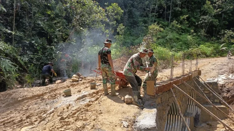 Kodim 0206/Dairi Rampungkan Jembatan Aramco Lae Labah Tedung Desa Sibagindar