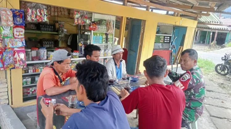 Melalui Komsos, Babinsa  Dekatkan Diri  dengan Rakyat