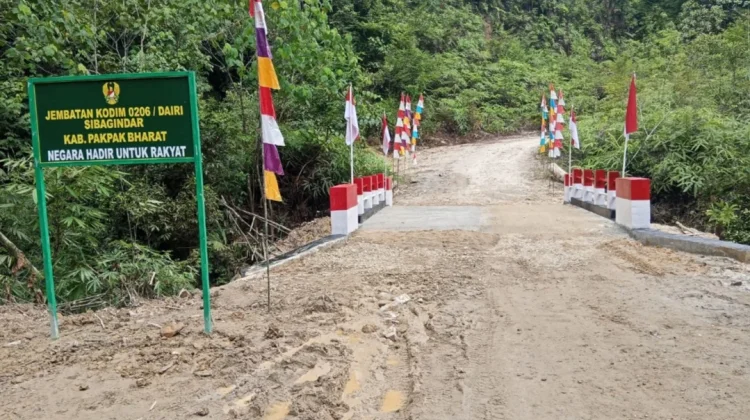 TNI Bangun Jembatan di Pedalaman Pakpak Bharat