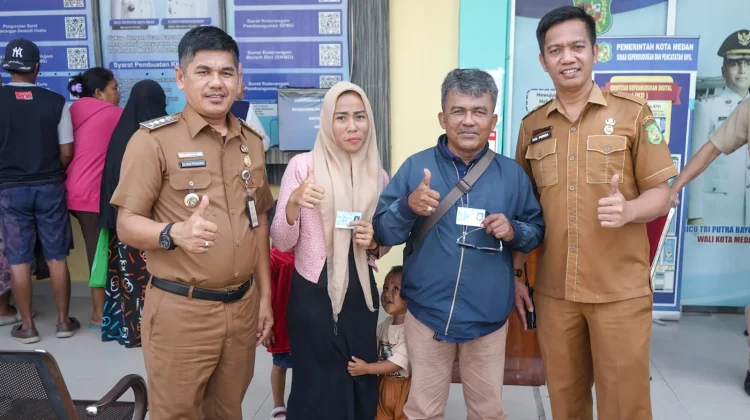Aktivasi Layanan E-KTP Kecamatan Disambut Antusias Warga Medan Labuhan