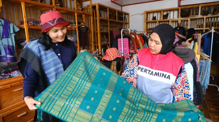 Pertamina Patra Niaga Sumbagut Dukung Sakkamadeha Tenun Ulos, Kekuatan Ekraf