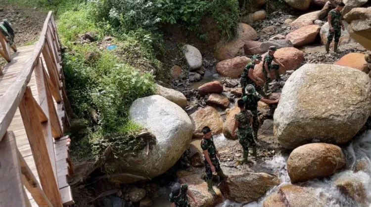 Satgas Karya Bakti TNI Kodam I/BB Mulai Bangun Jembatan Armco di Aek Bagot Taput