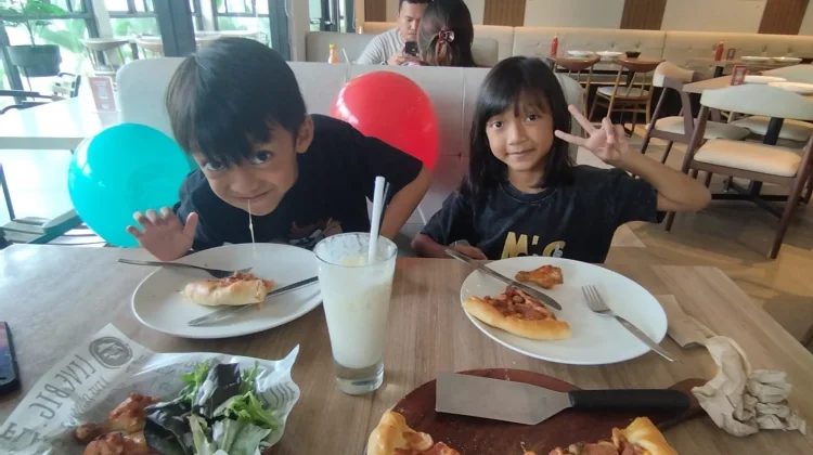 Ingat, Ini Pentingnya Makan Bersama Keluarga bagi Anak