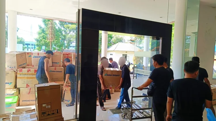Waspada, Sering Angkat Beban Berat Bisa Sebabkan Hernia Scrotalis