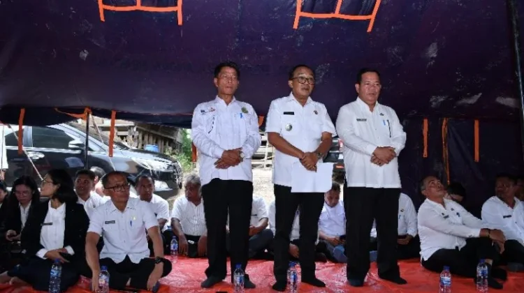 Wabup Samosir Serahkan Bantuan Korban Kebakaran di Dosroha