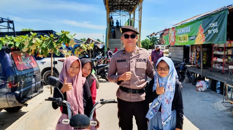 Patroli Humanis Polri Hadirkan Rasa Aman bagi Wisatawan di Pantai Teluk Mengkudu