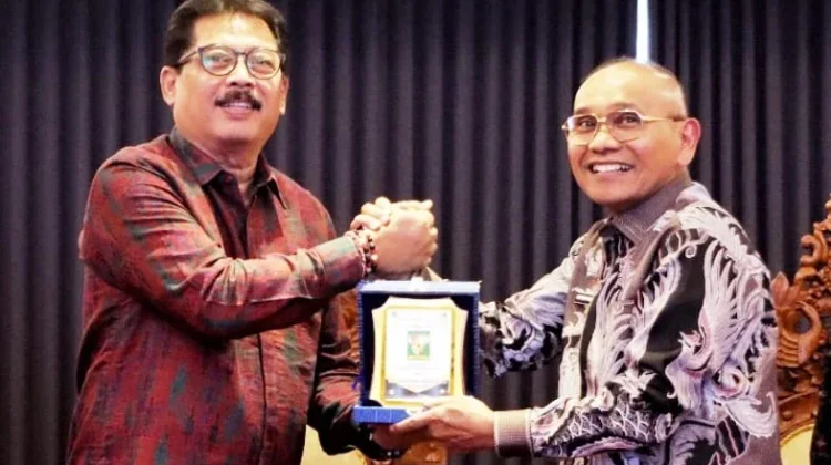 Bupati Simalungun Bahas Pengembangan KEK Danau Toba