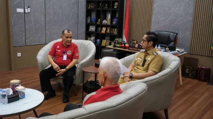 Rico Waas Dukung Turnamen Pingpong Lansia Perebutkan Trofi Wali Kota Medan