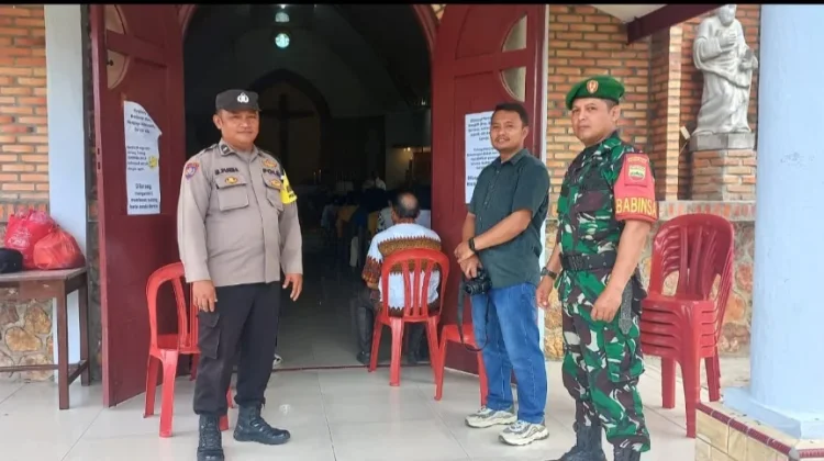 Babinsa dan Polisi Monitoring  Pengamanan Aktivitas Ibadah Minggu