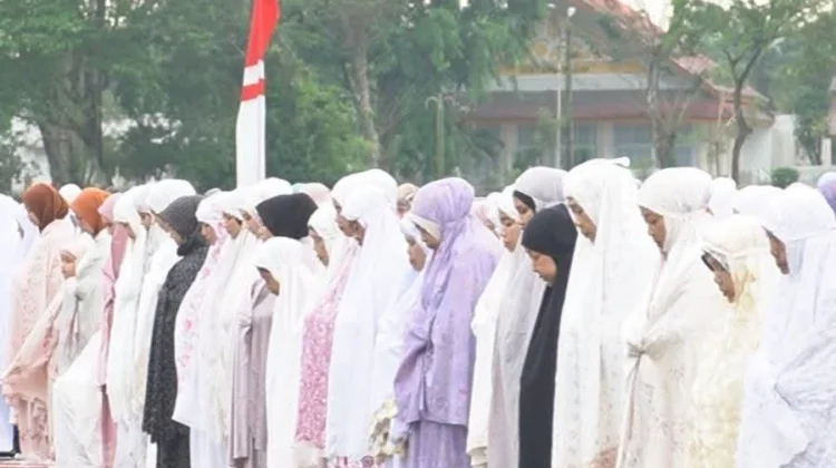 Wabup iLangkat Salat Iduladha Bersama Ribuan Warga di Alun-alun Stabat