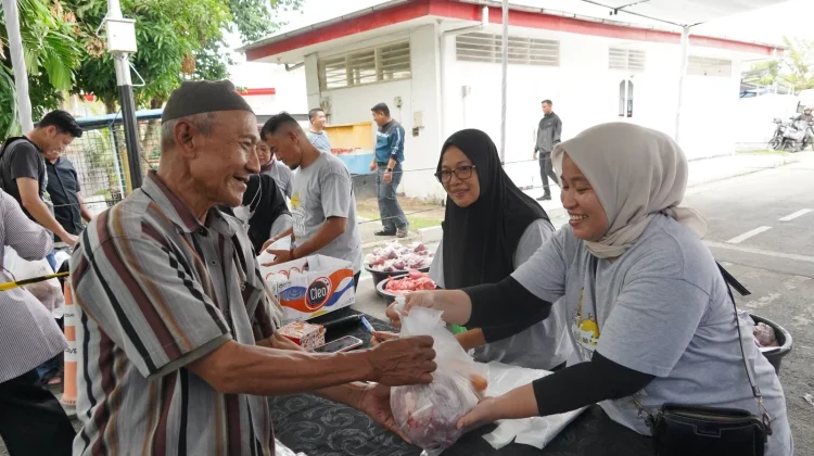 Pertamina Patra Niaga Regional Sumbagut Salurkan Bantuan Hewan Kurban Iduladha