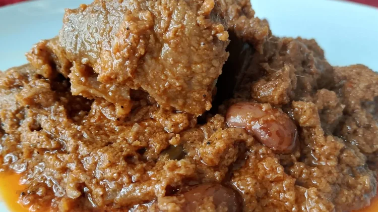 Daging Qurban Diolah Jadi Rendang, Menu Favorit Keluarga saat Idul Adha
