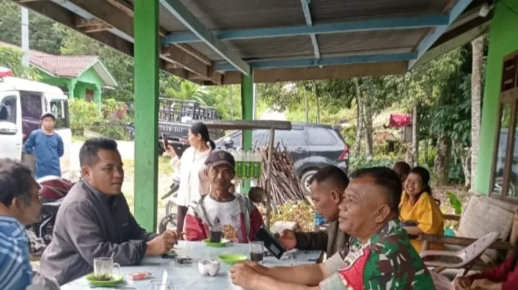 Ngopi Bareng Babinsa, Warga Kuta Ujung Curhat Anak Kecanduan HP saat Libur Sekolah