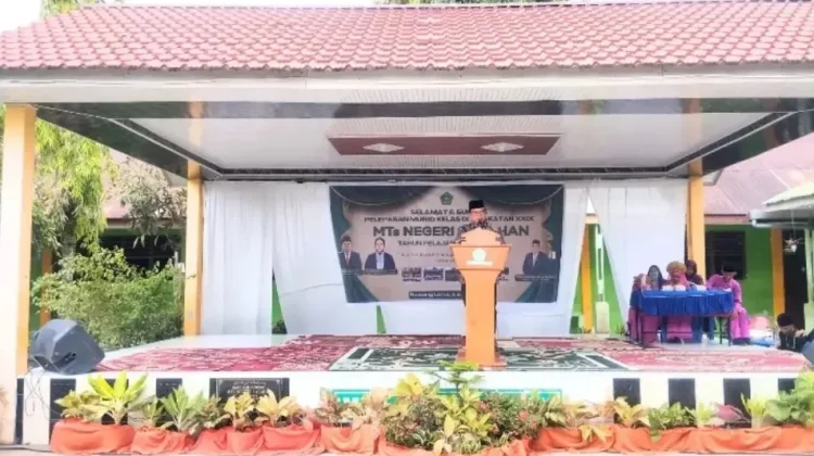 Hadiri Pelepasan Siswa MTsN, Abdul Manan Tekankan Pentingnya Karakter Akhlak